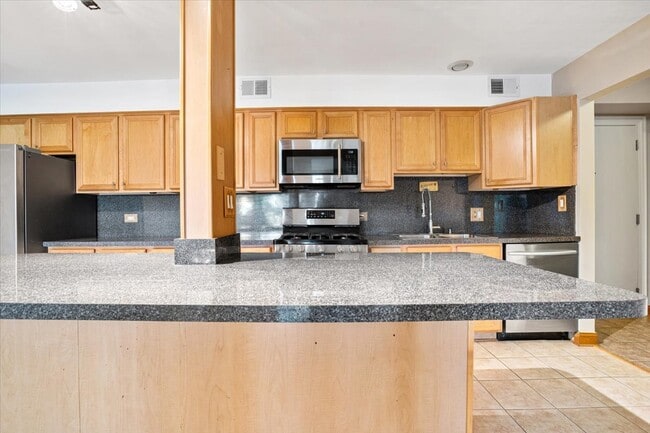 Building Photo - 5200 Carriage Way Dr