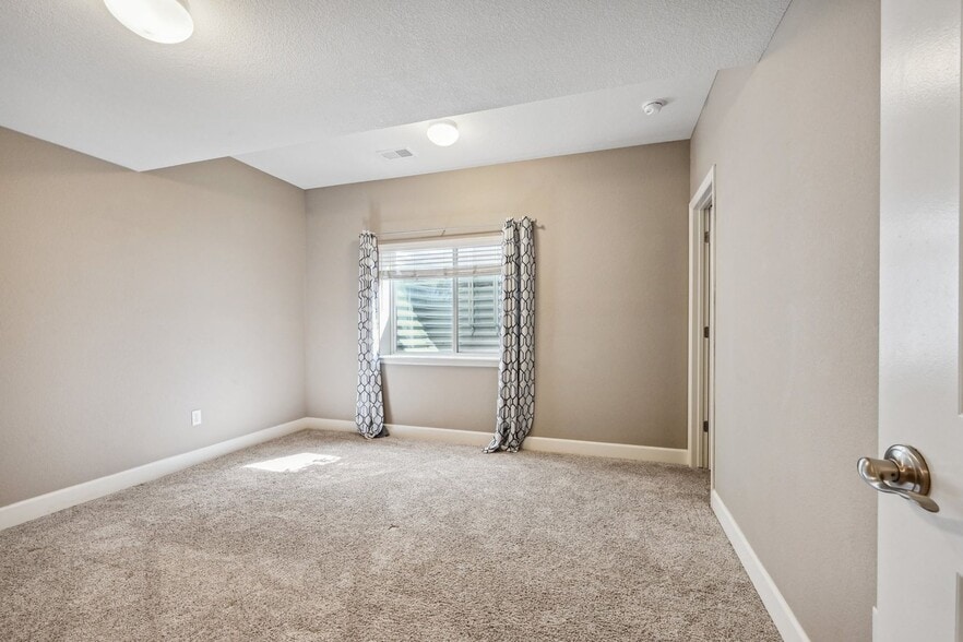 Building Photo - 917 Old Wagon Trail Cir