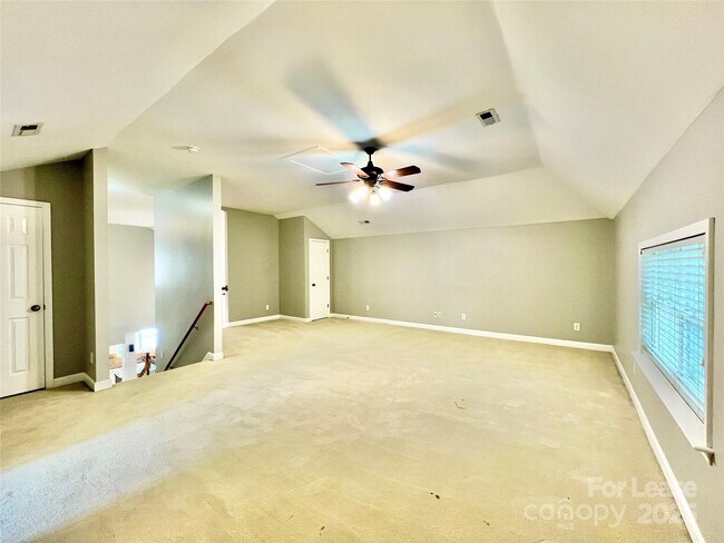 Building Photo - 811 Deercross Ln