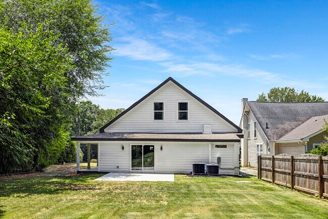 Building Photo - 316 W 14th St