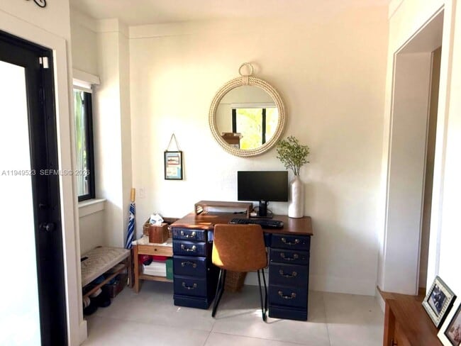 Building Photo - 5827 SW 29th St