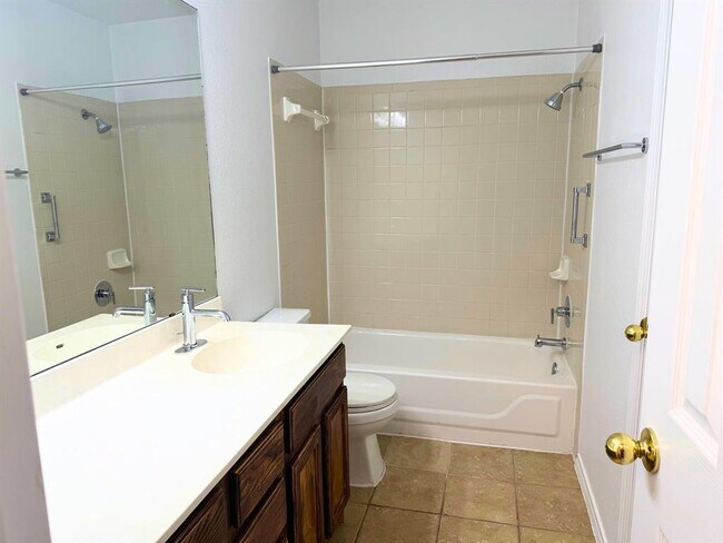 Building Photo - 711 Settlement St