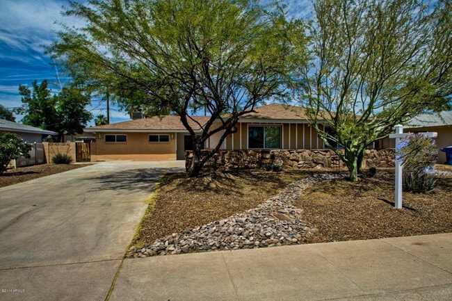 Building Photo - 1030 E Manhatton Dr