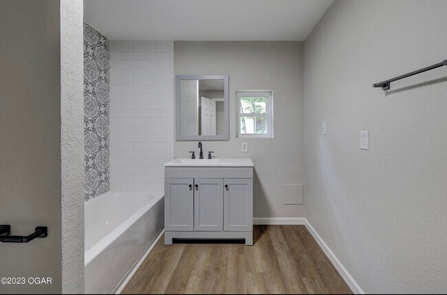 Bath - 310 S Pearl St