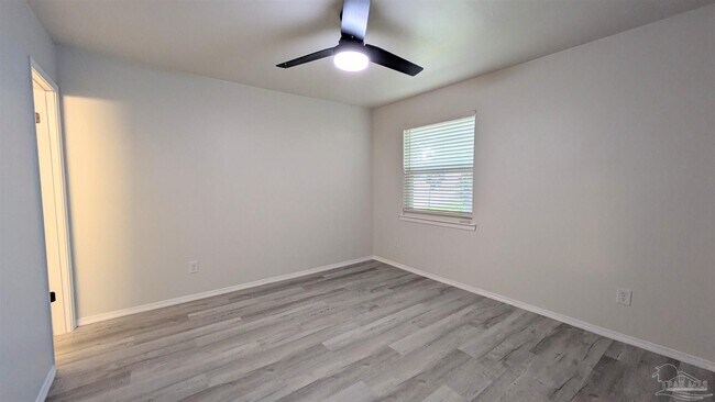 Building Photo - 9644 Hollowbrook Dr
