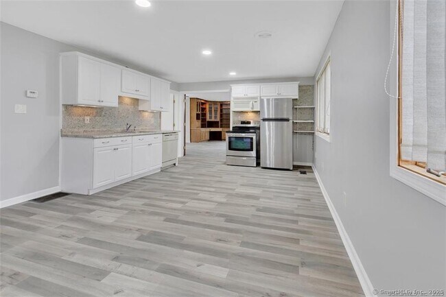 Building Photo - 571 Wolcott St