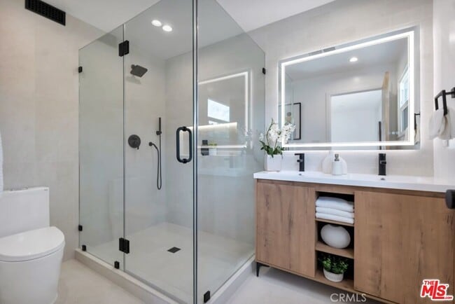 Building Photo - 2222 Valentine St