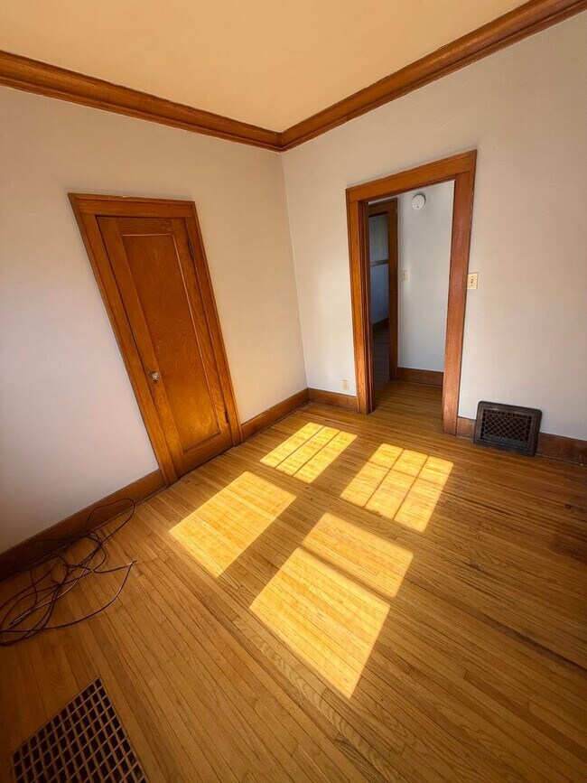 Building Photo - 707 S Fairmount St