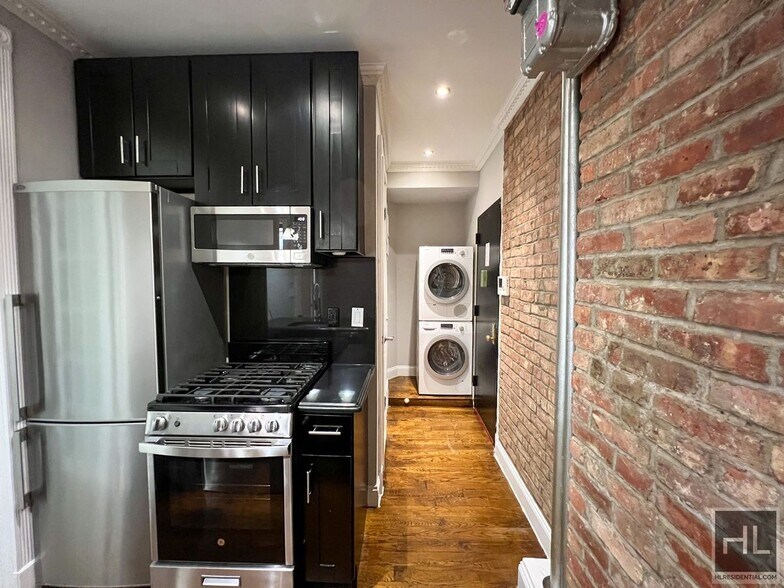 Primary Photo - E 106TH ST.