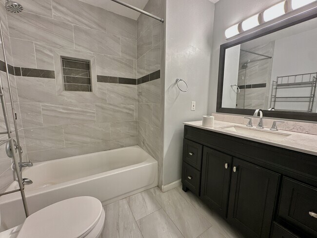 Building Photo - 1111 Timberline Dr