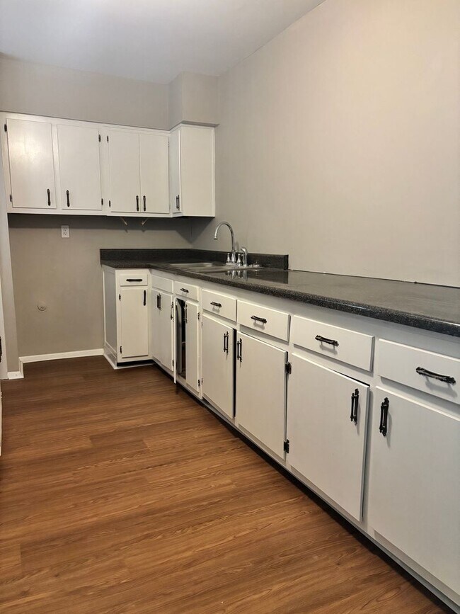 Building Photo - McCrory