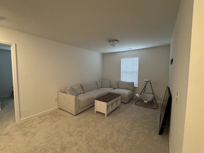 Building Photo - 193 Wheatfield Dr