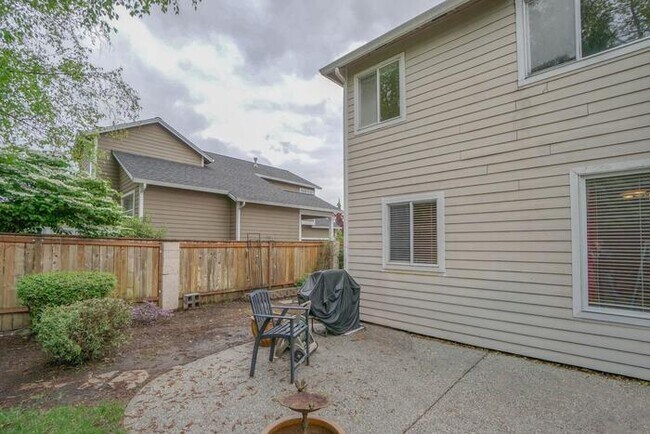 Building Photo - BEAUTIFUL FOUR BEDROOM HOME IN EAST COUNTY