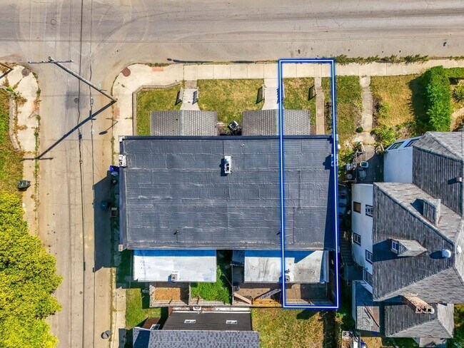 Building Photo - 915 Wilson Ave