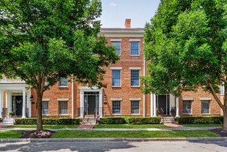 Building Photo - Beautiful 3 Bed Townhome In the Heart Of Village Of West Clay!