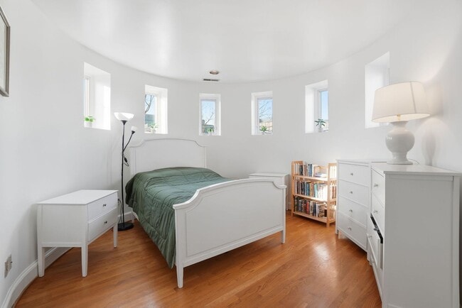 Building Photo - Charming Historic Capitol Hill Loft | 1 BR + Lofted Bedroom