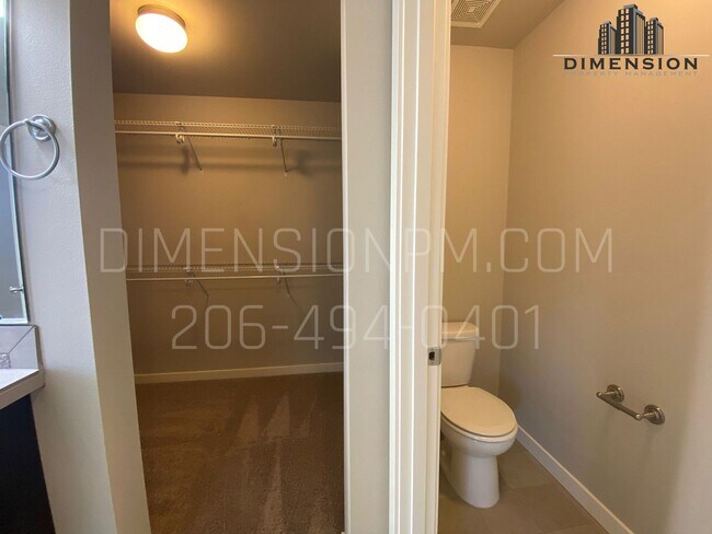 Building Photo - Spacious 4 Bed, 2.5 Bath Home with Garage ...