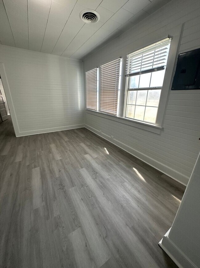 Building Photo - Luxury in Lockport-Newly Remodelled 4 Bedroom 2 Bath- $500 move in special!