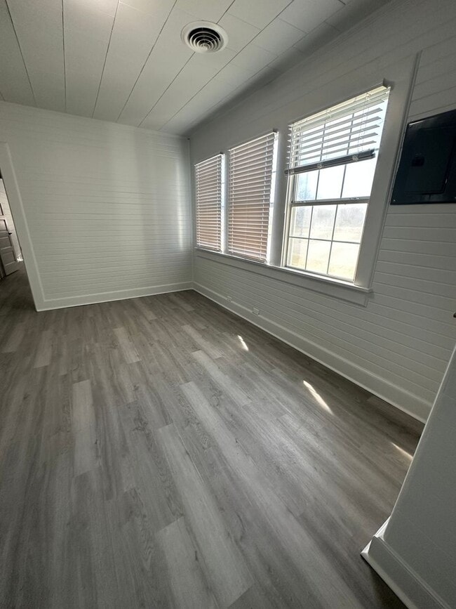 Building Photo - Luxury in Lockport-Newly Remodelled 4 Bedroom 2 Bath