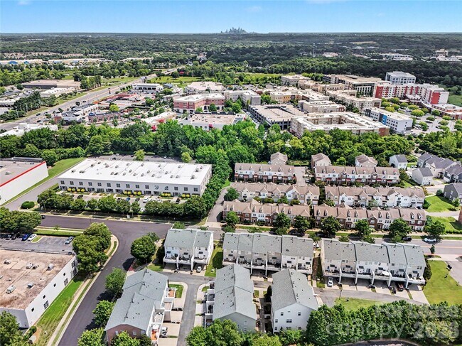 Building Photo - 2029 Kegsworth Dr