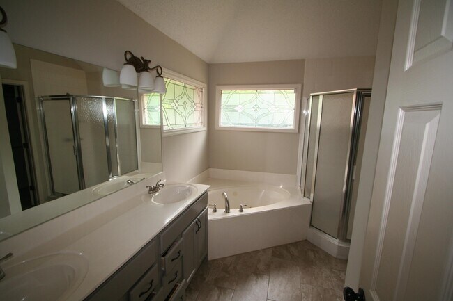 Building Photo - 6776 Dianna Dr