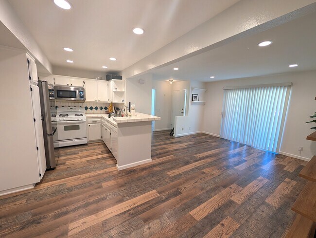 Building Photo - 24465 Valle Del Oro