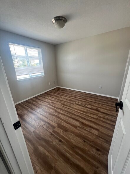 Building Photo - 5805 NE 135th Ave