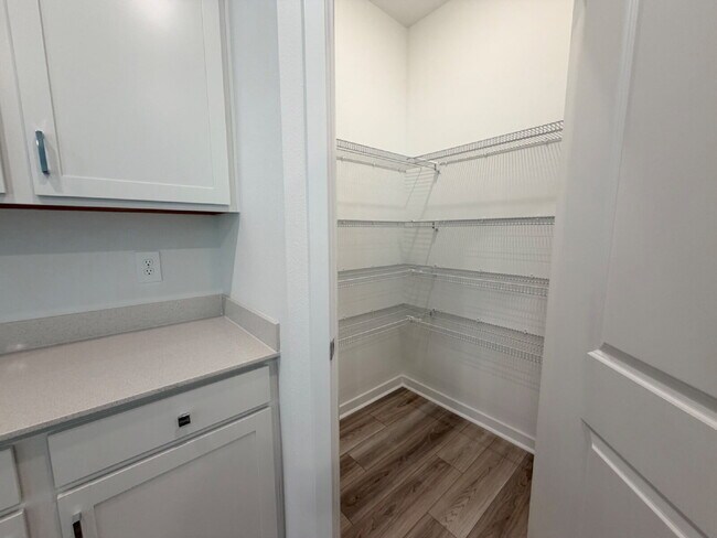 Building Photo - 3935 Big Sky Dr
