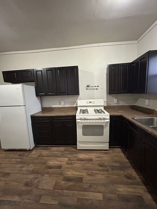 Building Photo - 5 Bedroom in Uptown Hbg - Section 8 accepted.