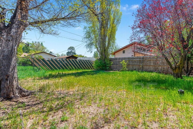 Building Photo - 2926 N Steves Blvd