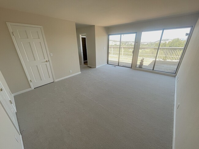 Building Photo - $4,995 - Large Gorgeous 3/2 Tri-Level Home...