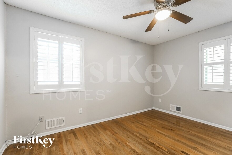 Building Photo - 1018 SE 4th St