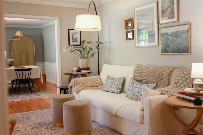 Building Photo - Charming 2BR in Historic Home – Bright, Sp...