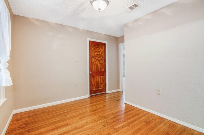 Building Photo - 1413 53rd St