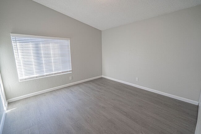 Building Photo - COMING SOON! Charming 3-Bedroom Home with Remodeled Kitchen in Castaic!