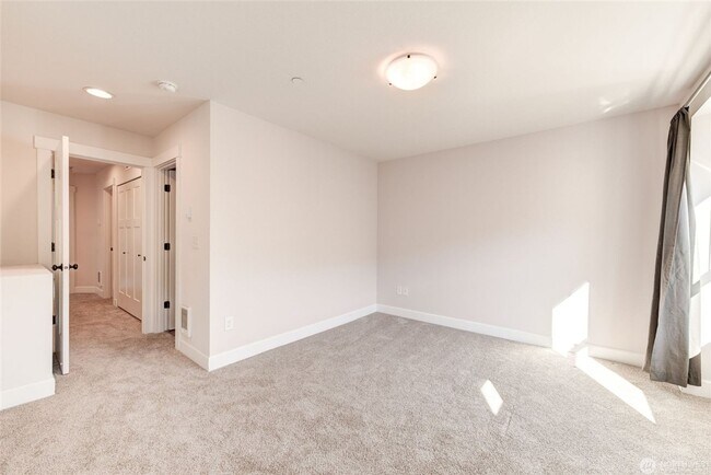 Building Photo - 1313 Brooklyn Walk NE