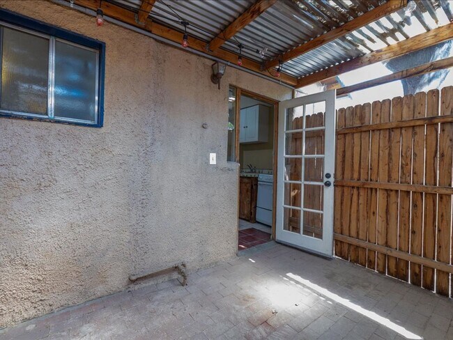 Building Photo - PRICE REDUCTION!!! ALL UTILITIES INCLUDED!