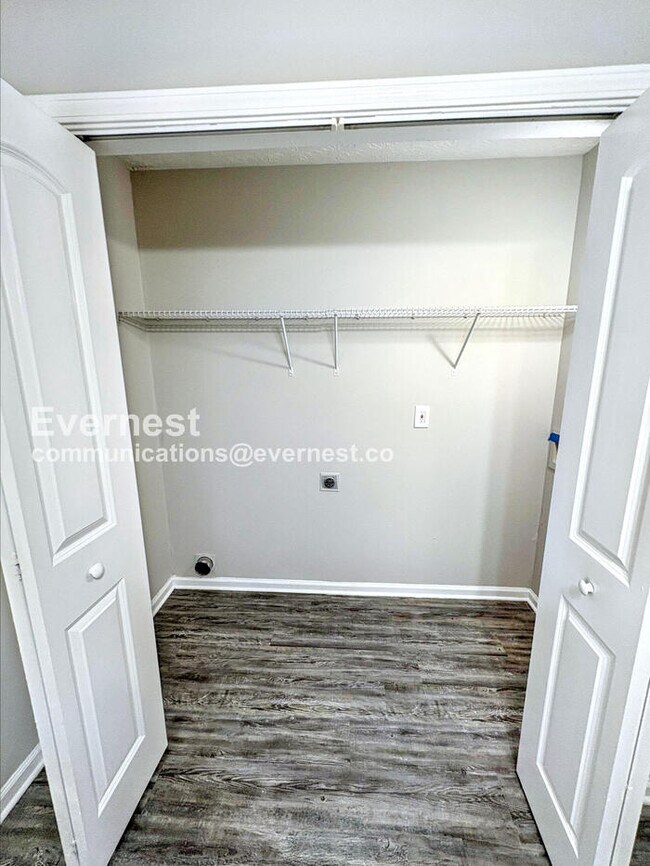 Building Photo - 9251 Clb Vw Trce