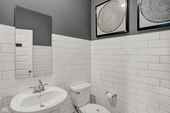 Building Photo - 7259 Firestone Rd