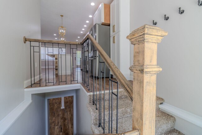 Building Photo - Contemporary Comfort and Versatility in a ...