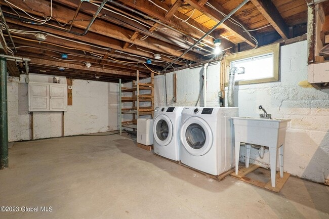 Building Photo - 25 Fordham Ct