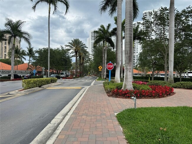Building Photo - 3500 Mystic Pointe Dr
