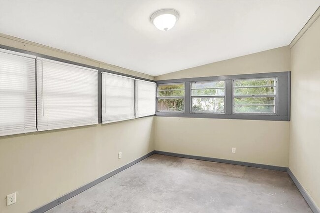 Building Photo - 1611 Nichol Ave