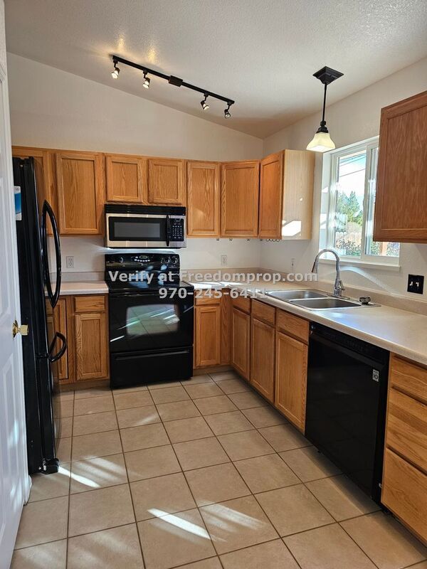 Building Photo - 740 Gold Rush Dr