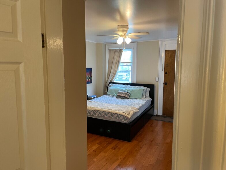 Building Photo - 32 Pearl St