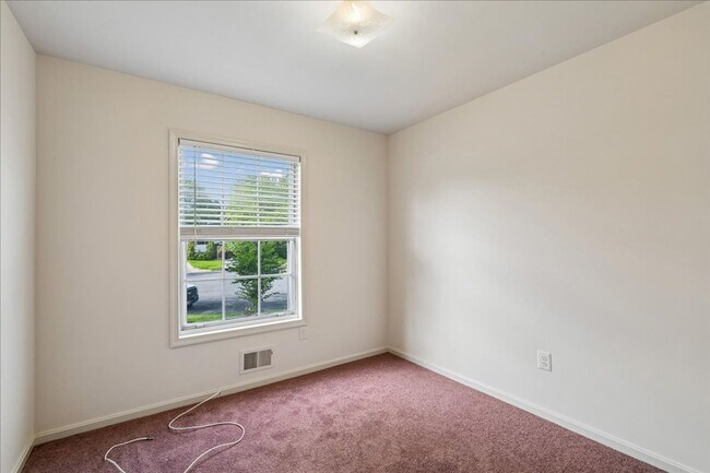Building Photo - CONVENIENT COLLEGE PARK  LOCATION