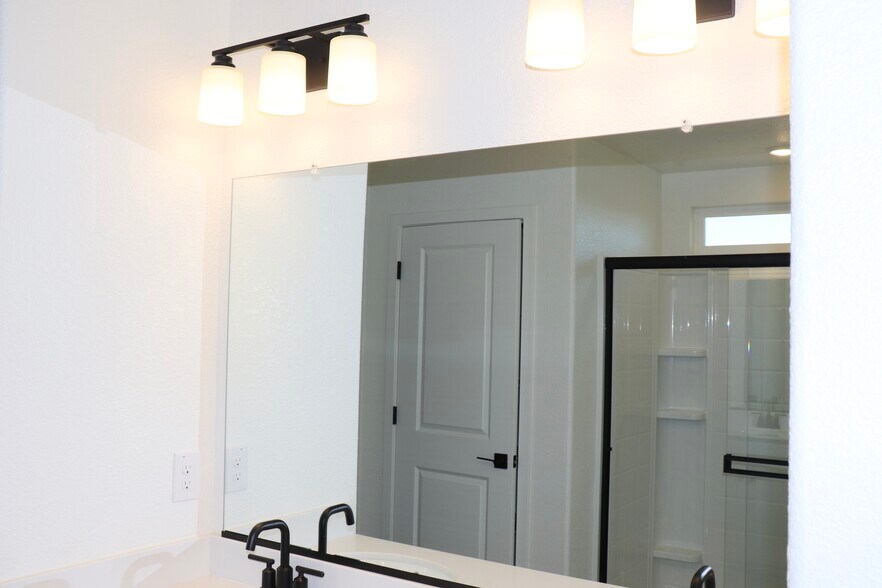 Building Photo - 1536 Minories Dr