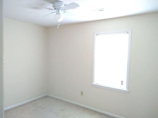 Building Photo - Cute, one story brick 3 Bedroom Brick Home