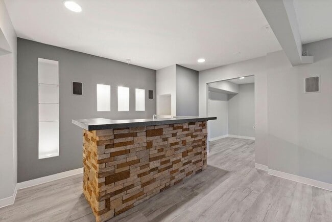 Building Photo - 880 Melody Ln