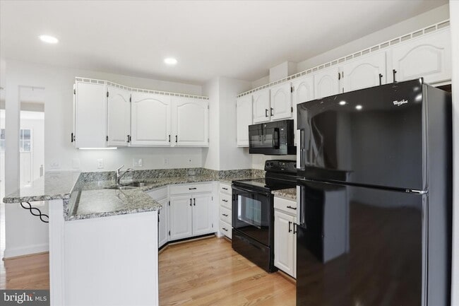 Building Photo - 3946 Valley Ridge Dr